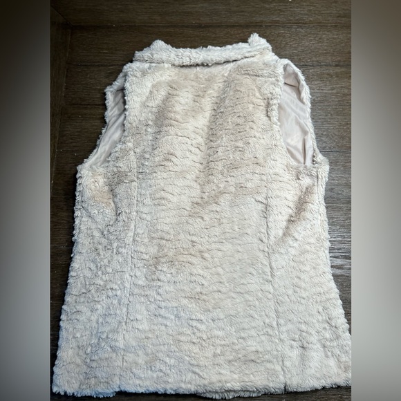 Jolt open front faux fur vest size large - Picture 4 of 8